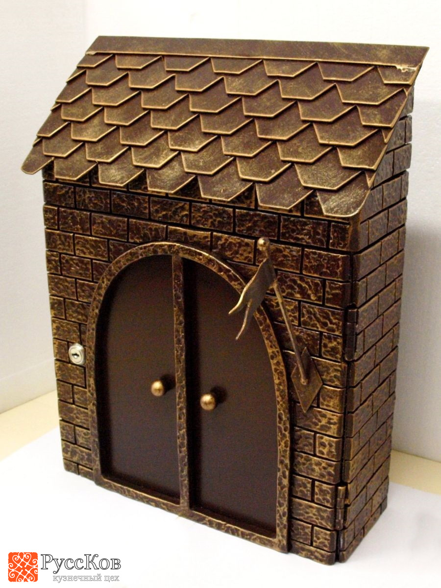 Кованый почтовый ящик в виде средневекового замка